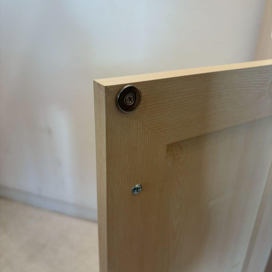 食器棚　白　上の扉磁石ないです。