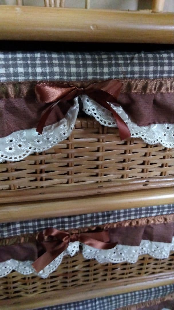 ラタンのチェストコロコロとカバー付き