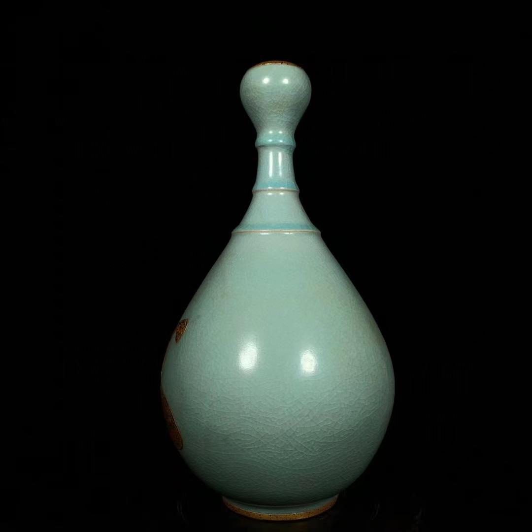 中国古美術・旧蔵の磁器・包金ニンニクの瓶・14x29cm・置物・書道・文房具