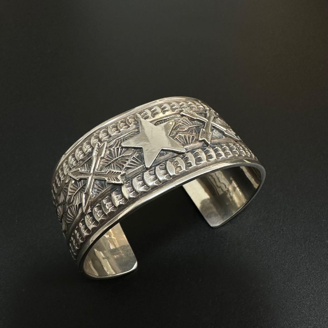 NAVAJO Sunshine Reeves スタンプワークバングル 27mm幅