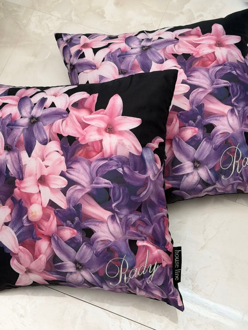 【新品未使用】花柄Rady クッション2個セット