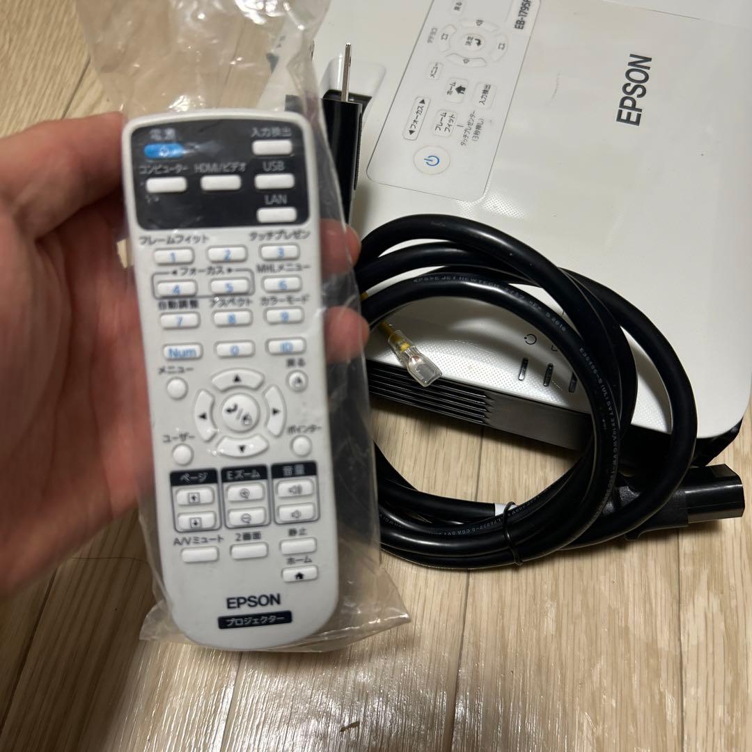 EPSON EB-1795F プロジェクター