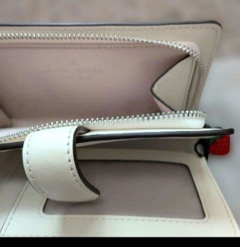 ケイトスペード HelloKitty＆Friends 二つ折り財布ショッパー付き