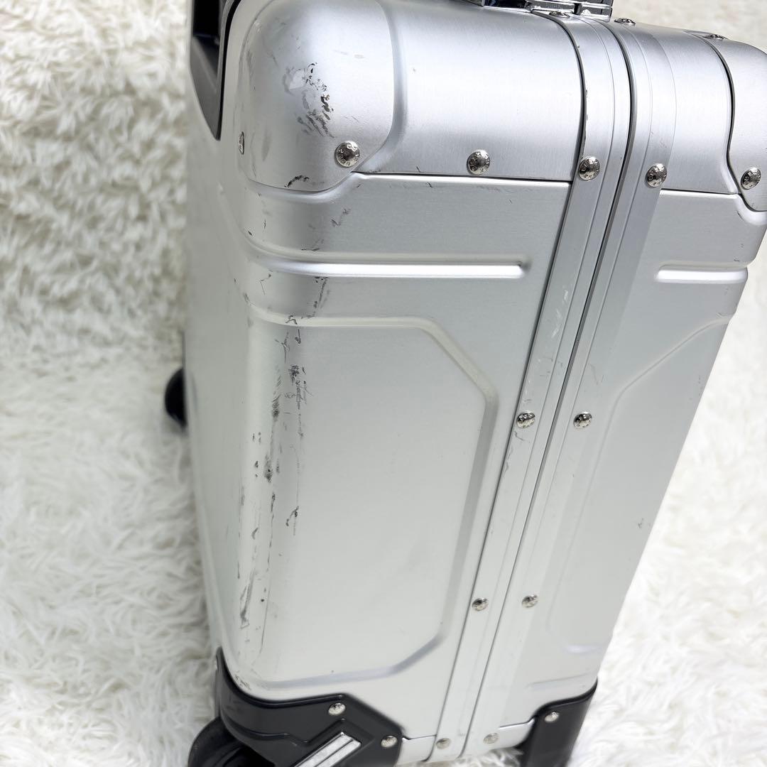 ゼロハリバートン キャリーケース 二輪 アルミ シルバー 小型