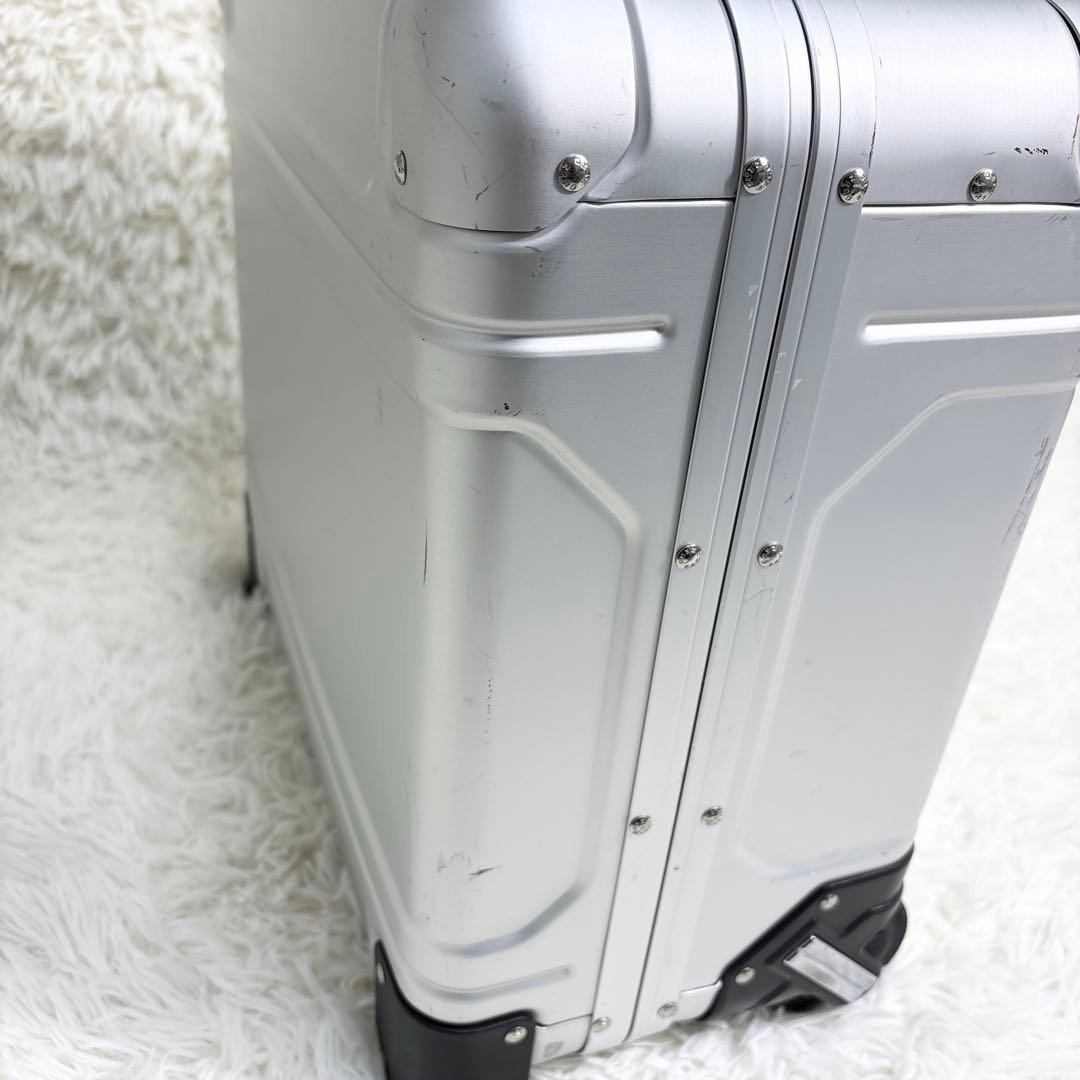 ゼロハリバートン キャリーケース 二輪 アルミ シルバー 小型