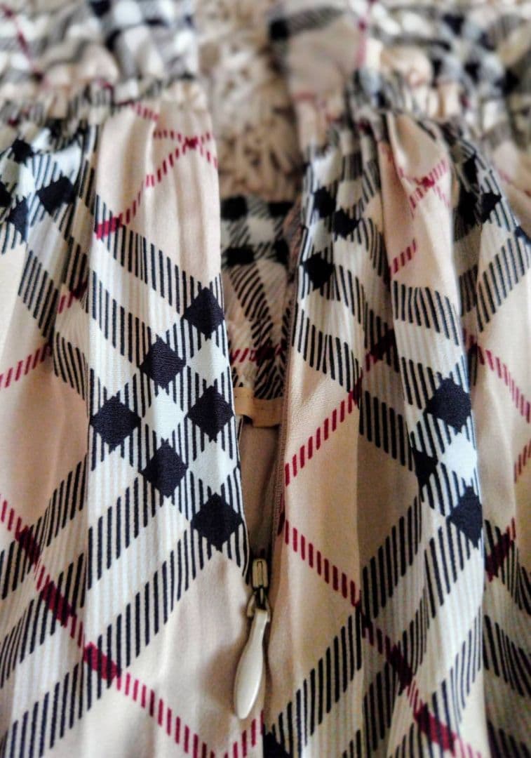 BURBERRY プリーツフレアスカート 36 [M] 山陽商会