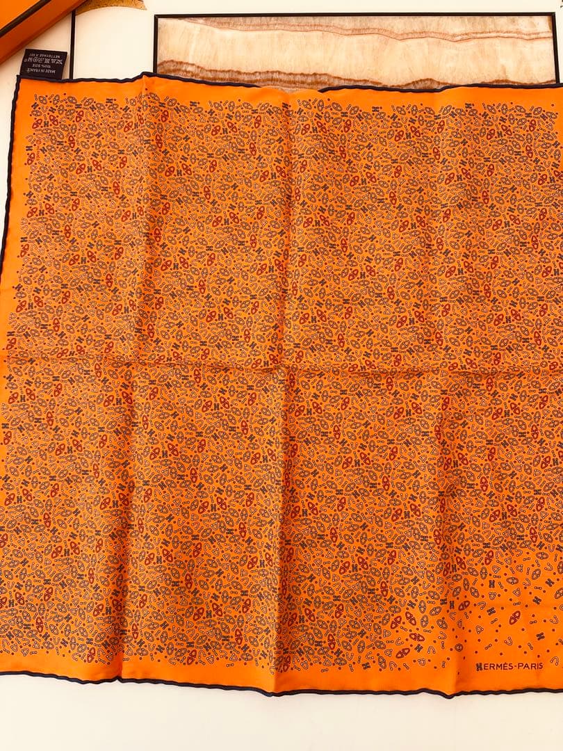 【超美品】HERMES エルメス プチカレ　オレンジ　総柄　シルク100%