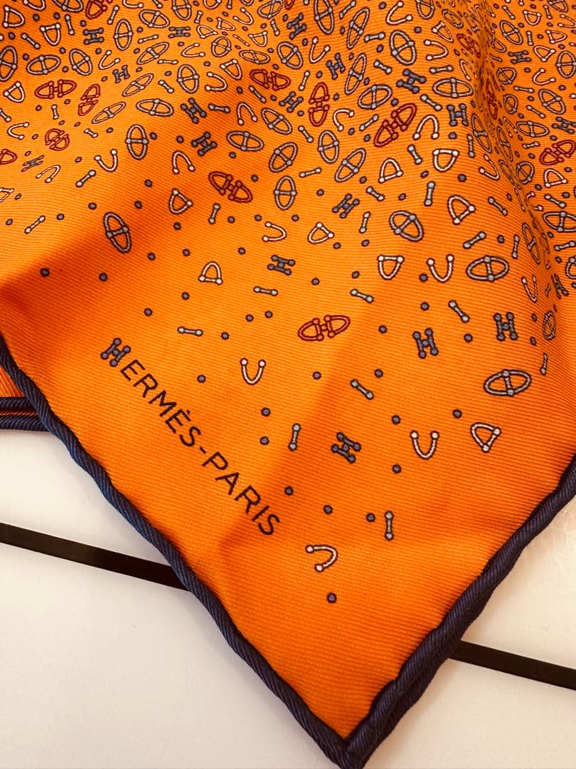 【超美品】HERMES エルメス プチカレ　オレンジ　総柄　シルク100%