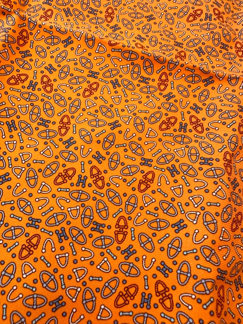 【超美品】HERMES エルメス プチカレ　オレンジ　総柄　シルク100%