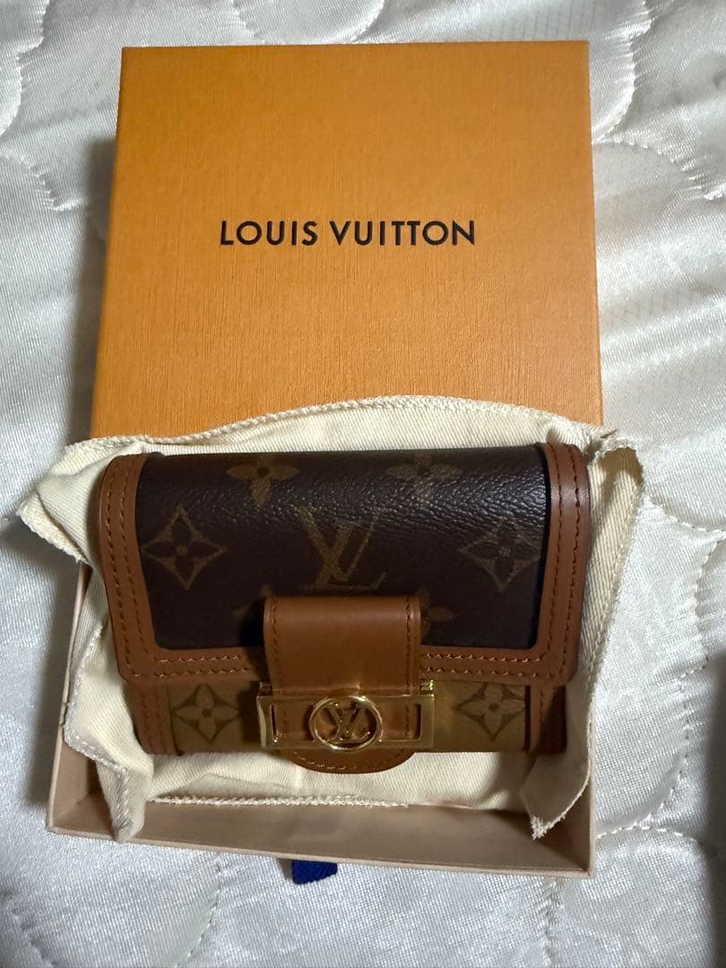 LOUIS VUITTON ポルトフォイユ・ドーフィーヌ コンパクト