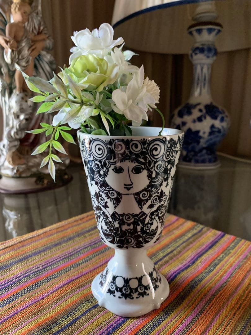 ビヨンヴィンブラッド　ニモール窯のレアなビンテージカップ型少女柄黒の花瓶！