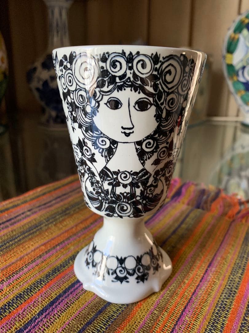 ビヨンヴィンブラッド　ニモール窯のレアなビンテージカップ型少女柄黒の花瓶！