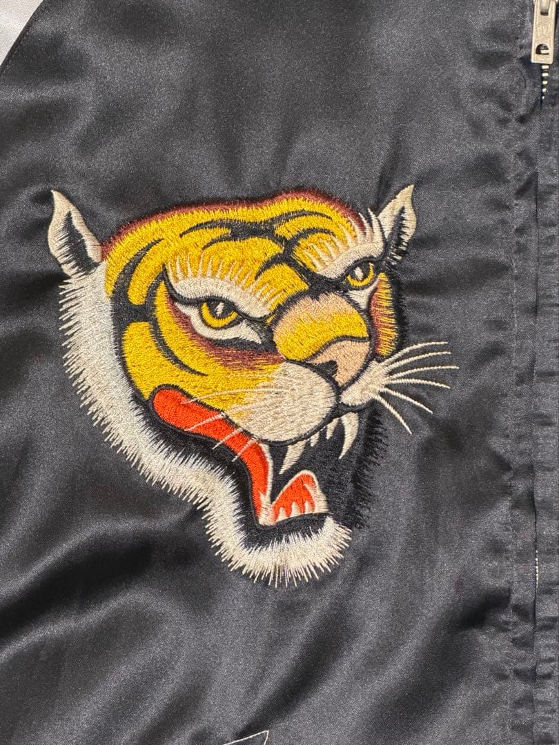 イ*ス様 M18425 リバーシブル スカジャン 虎刺繍 テーラー東洋
