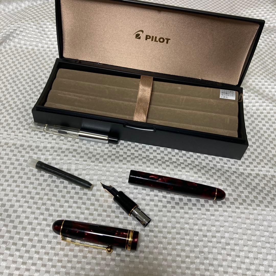 PILOT 万年筆 黒と赤のマーブル