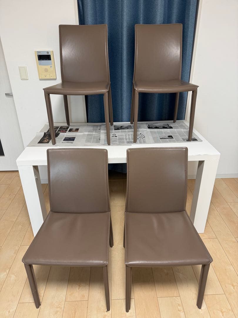 ダイニングテーブルとチェア4脚セット