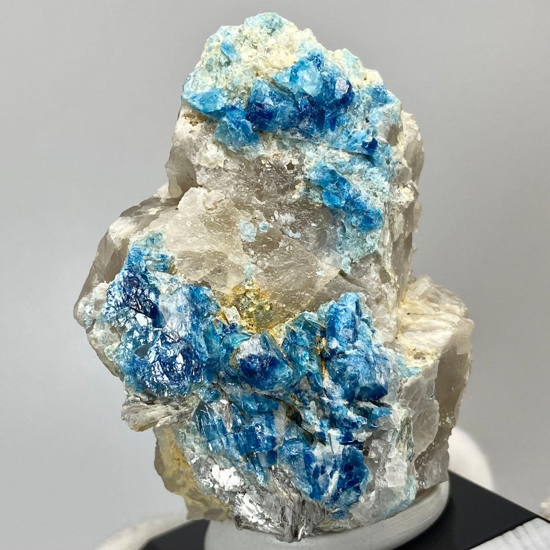 ユークレース　母岩付き　ジンバブエ産　鉱物標本　原石鉱石　天然石　ストーン