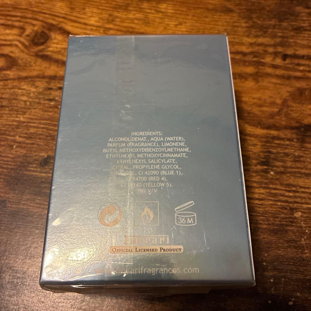 香水(男性用) Scuderia Ferrari Light Essence 75ml