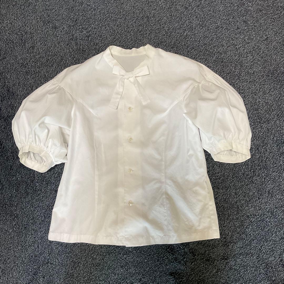 COMME des GARCONS パフスリーブリボンタイ半袖シャツ