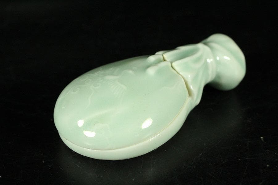 諏訪蘇山作 青磁 砂金袋 香合 共箱(K-BB522)