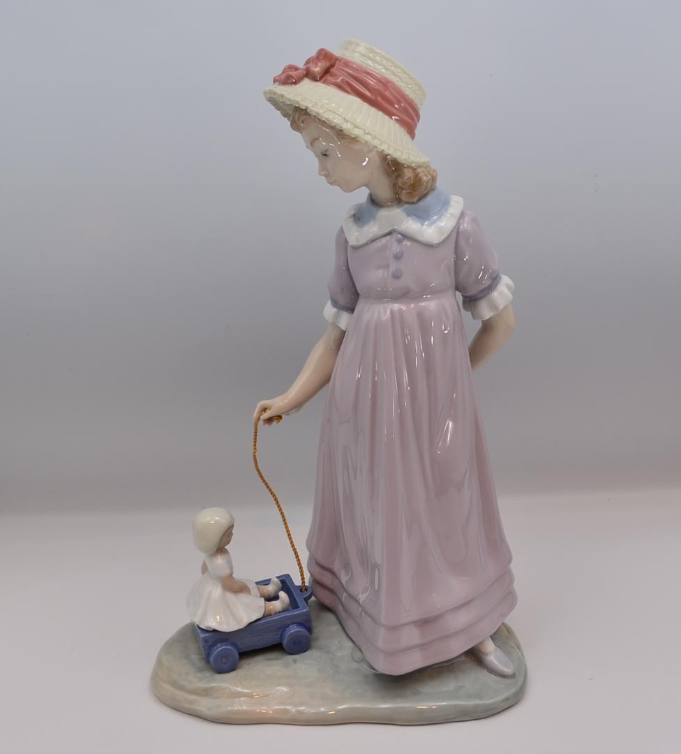 ワゴンを持つ少女　＃5044　★リヤドロ　スペイン　ポーセリン　光沢仕上げ　絶版