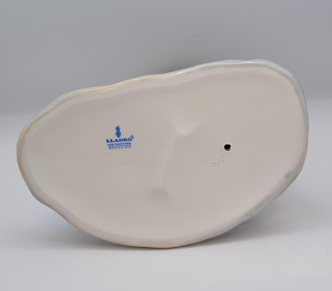 ワゴンを持つ少女　＃5044　★リヤドロ　スペイン　ポーセリン　光沢仕上げ　絶版