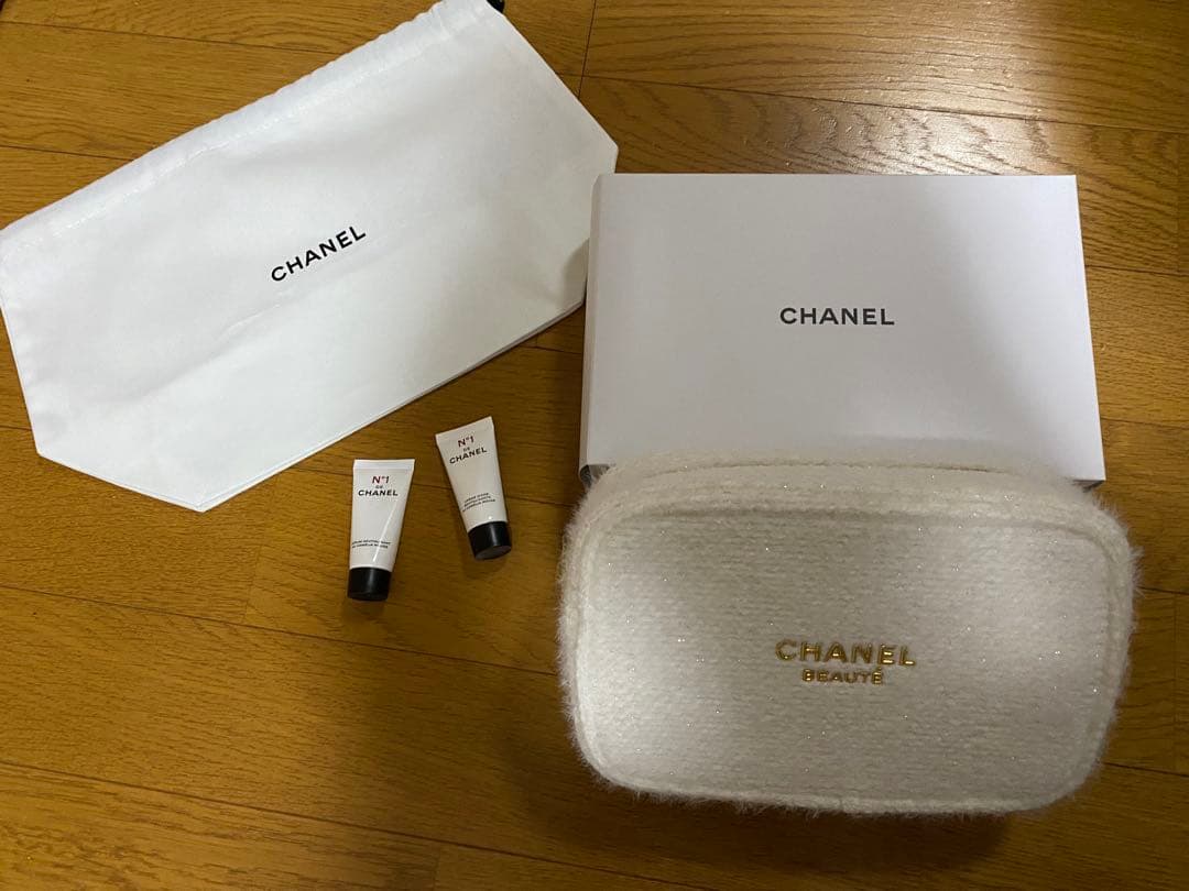 【新品未使用】 CHANEL ホリデー　クリスマスコフレ　 ポーチ　2024