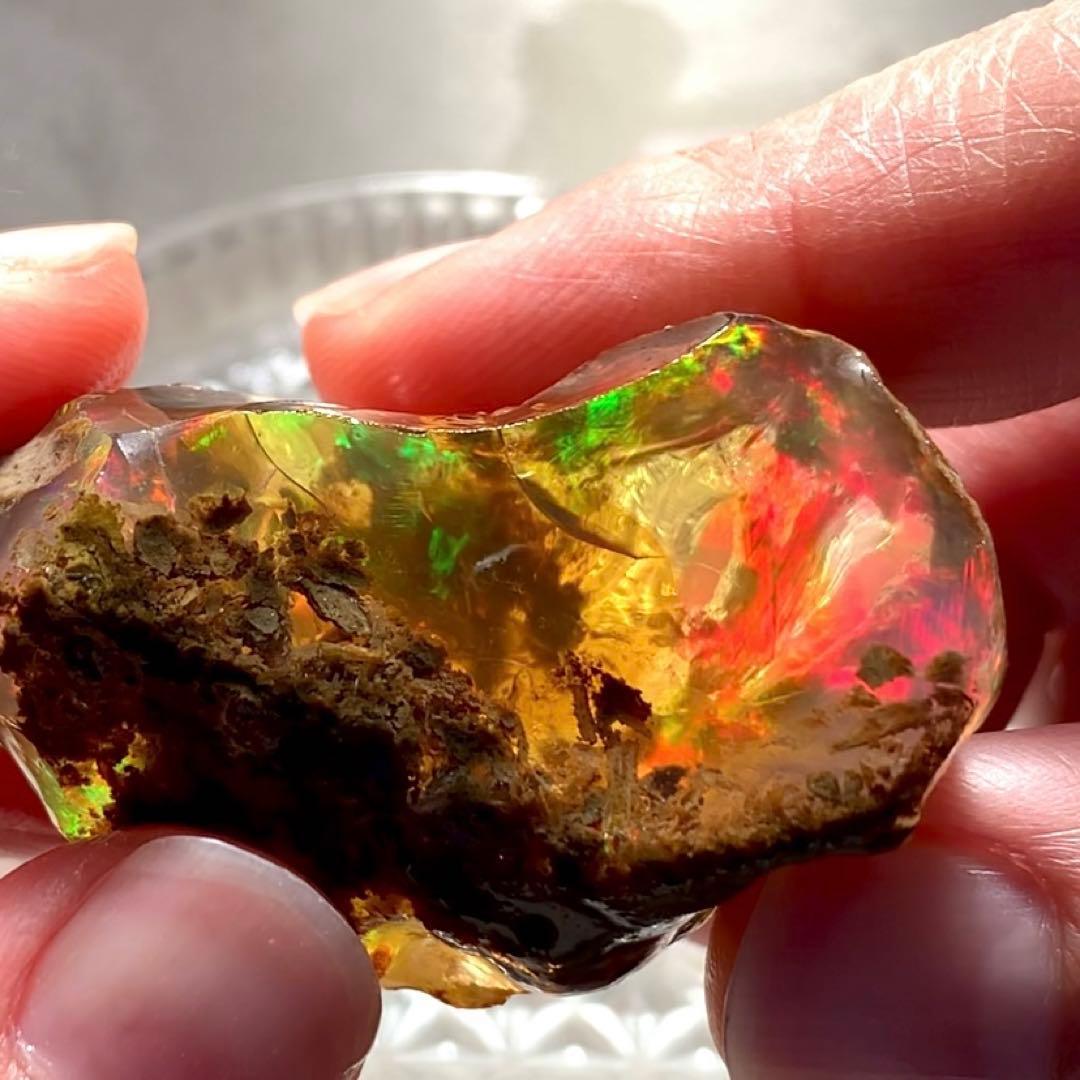 期間限定値下げ！肉厚で虹たくさん❤︎イエローオパール原石148.5ct