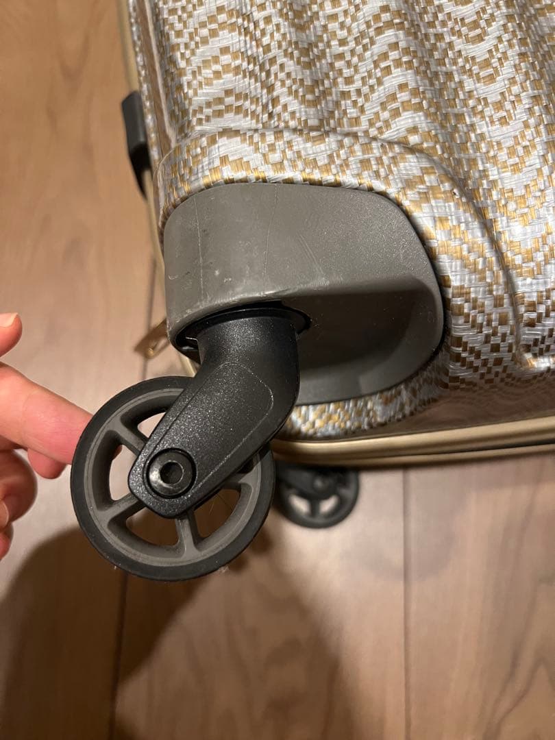 Samsonite 革新的なス一ツケ一ス発売10周年を記念した、スペシャルな限定