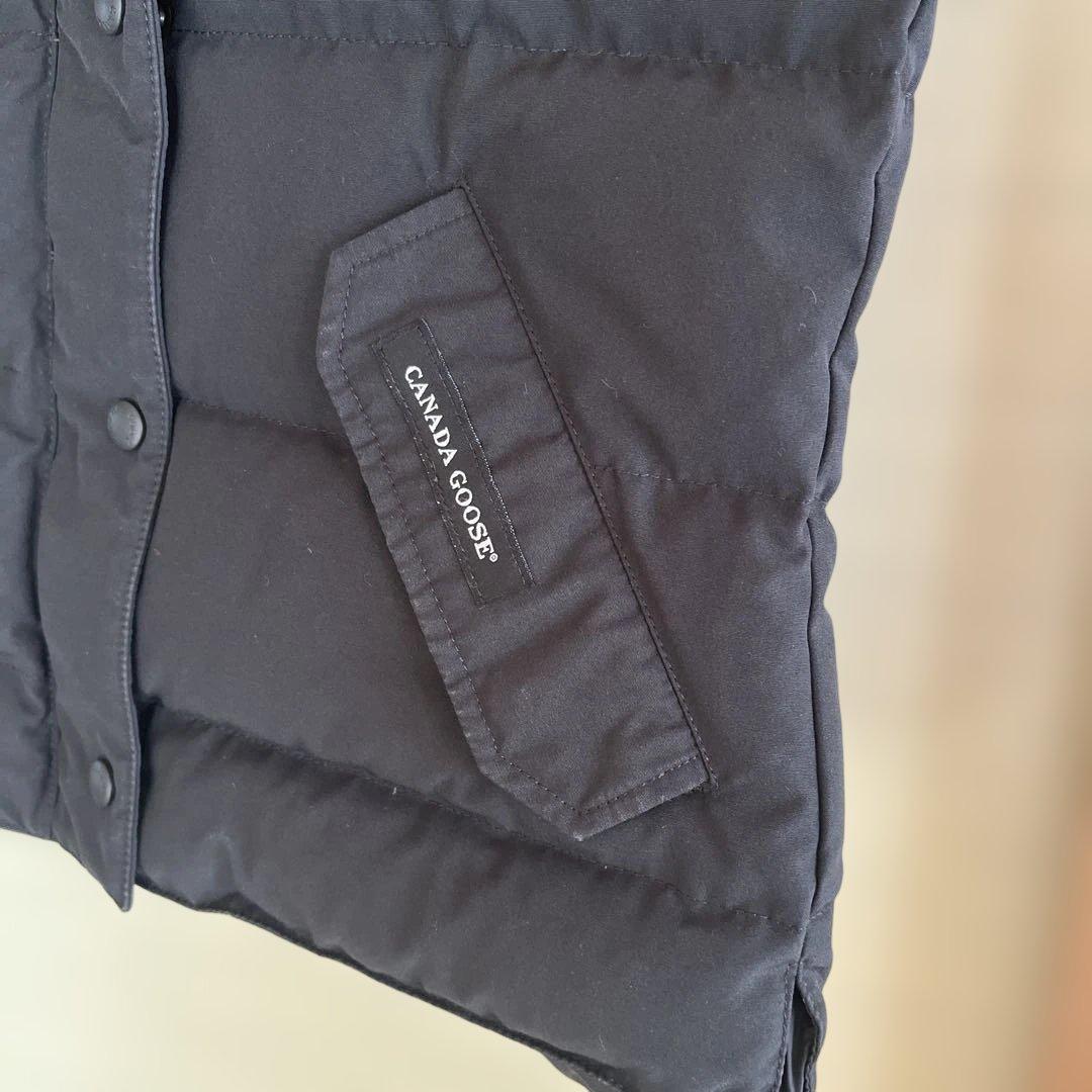カナダグース　ダウンベスト　ブラック　S　クリーニング済み