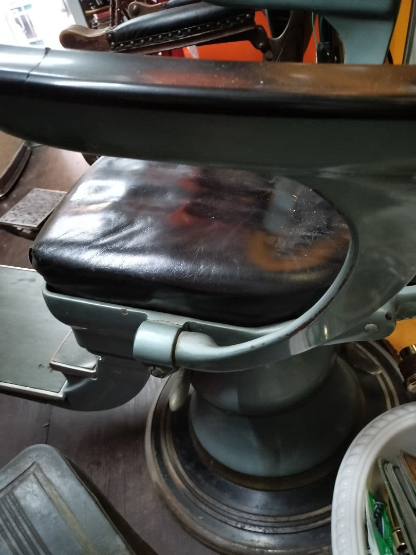 昭和初期の歯医者の椅子　歯科椅子　昭和レトロ　椅子　世田谷ベース