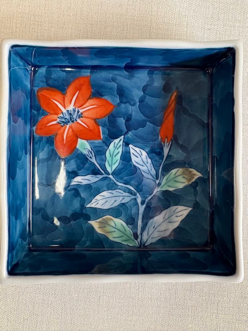 花柄の青い皿 大皿と銘々皿