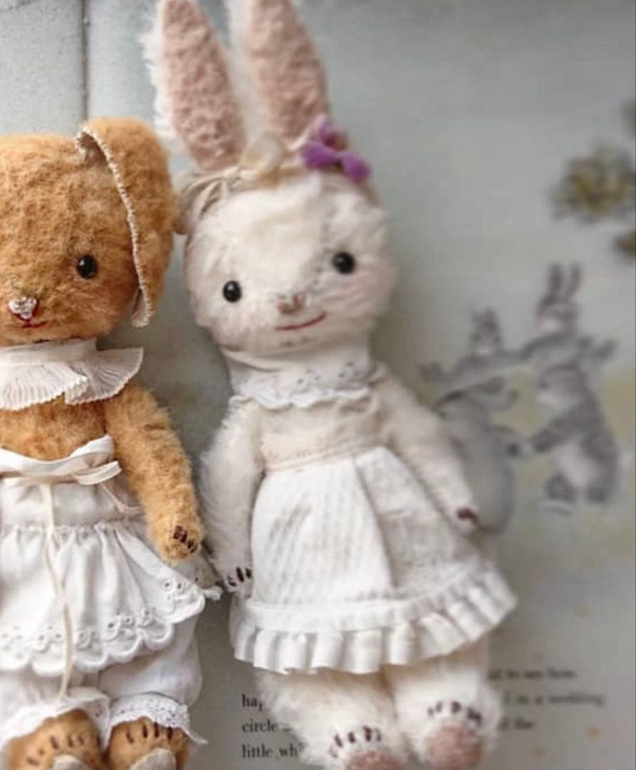 有名 作家　アーティスト　テディベア　ウサギ