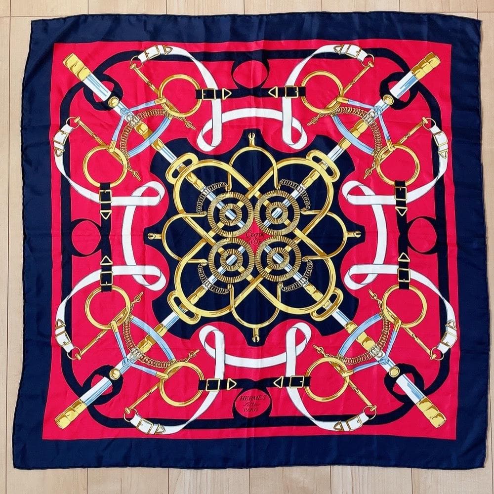 エルメス スカーフ カレ90 黄金の拍車 Eperon d'or 赤 シルク