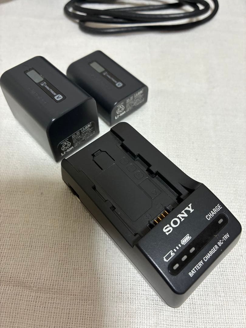 SONYハンディカム HDR-CX670 三脚・予備バッテリー付 フルHDカメラ