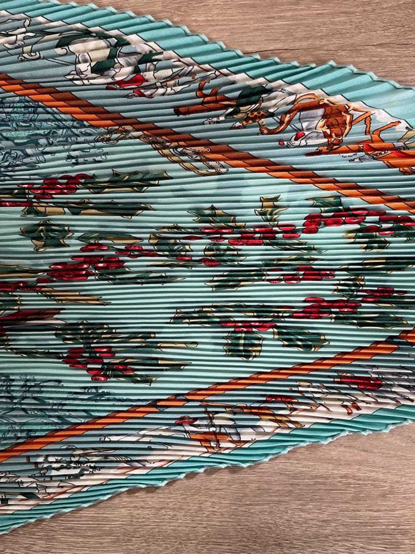 エルメスプリーツスカーフ（箱なし）