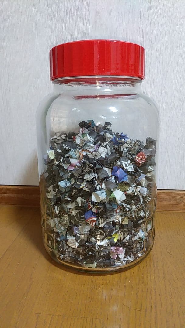 千羽鶴 (黒と白黒文字とまだら色模様）