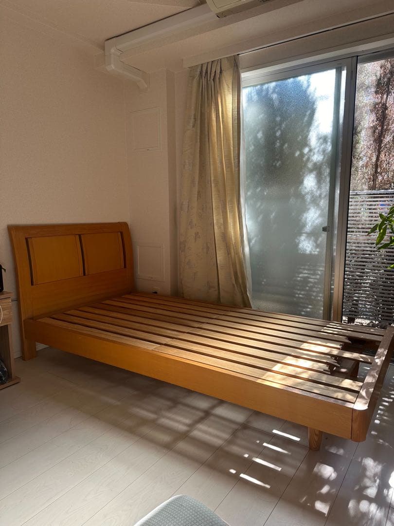 ★直接引き渡し可能な方は900円★木製シングルベッドフレーム（マットレス付き）