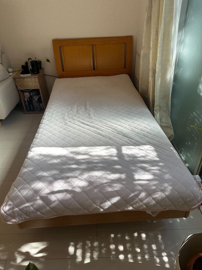 ★直接引き渡し可能な方は900円★木製シングルベッドフレーム（マットレス付き）