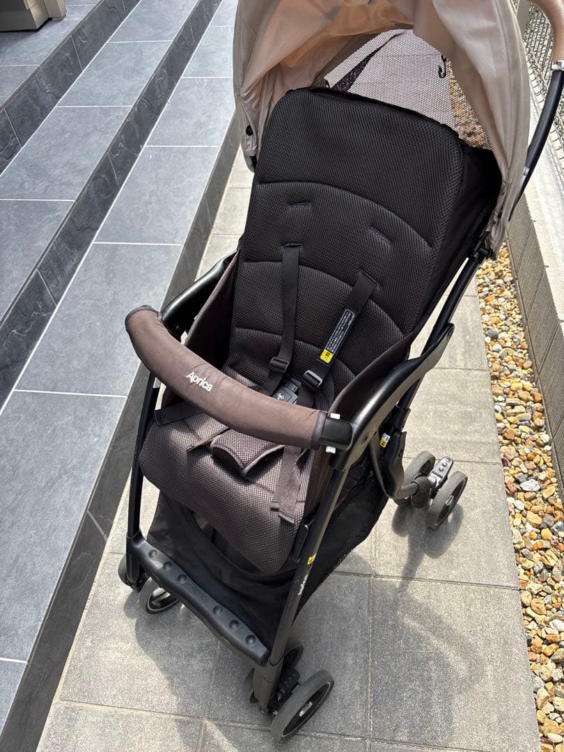 【専用】さ*こ様 Aprica アップリカ　マジカルエアーフリー　ベージュ