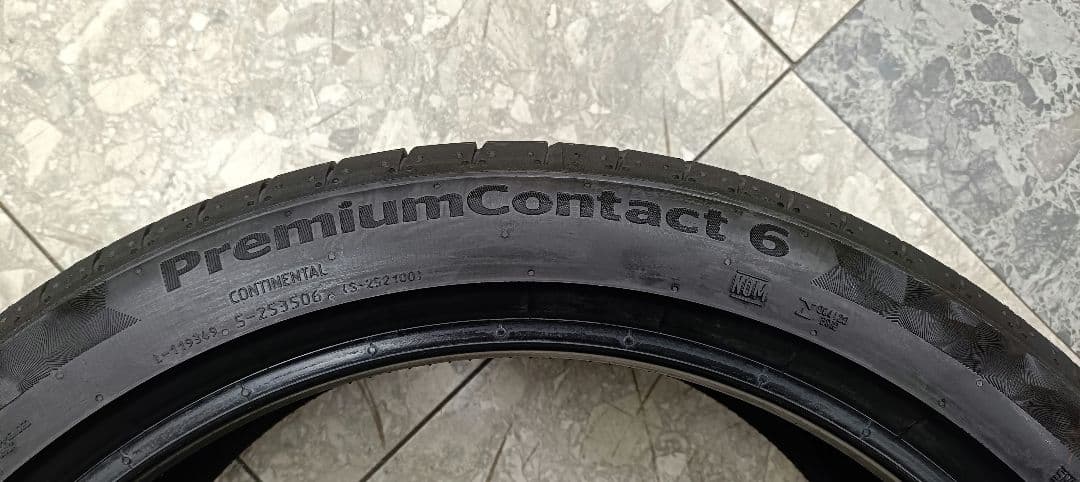 Continental 2025年製　235/40R19 4本セット