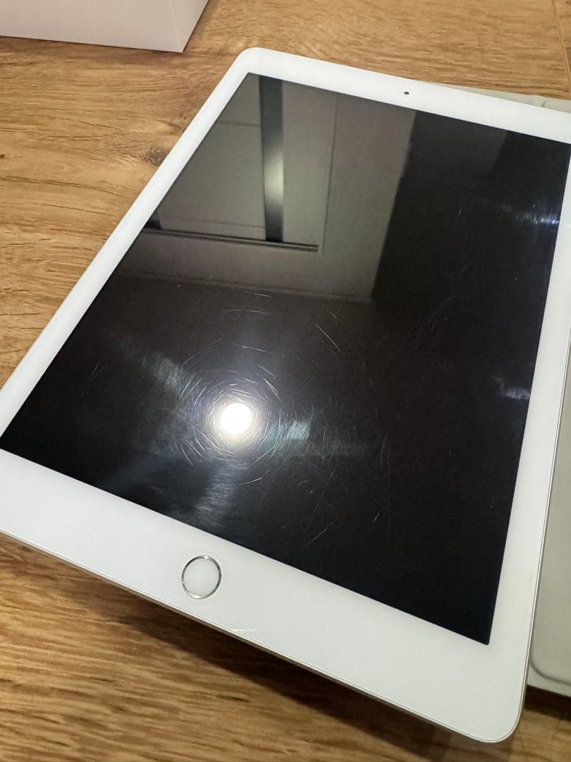 Apple iPad 第6世代 32GB おまけ付き