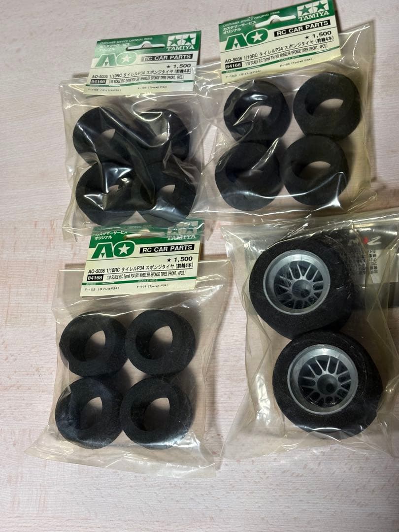 タミヤTyrell P34 1/10スケールラジコンカーフルベアリング予備タイヤ