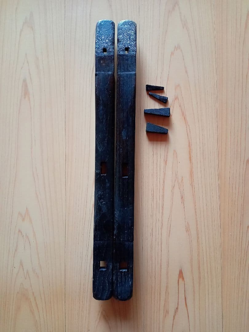 飾り台　鞍　馬の鞍　漆塗　螺鈿細工　木製鞍　ディスプレイ