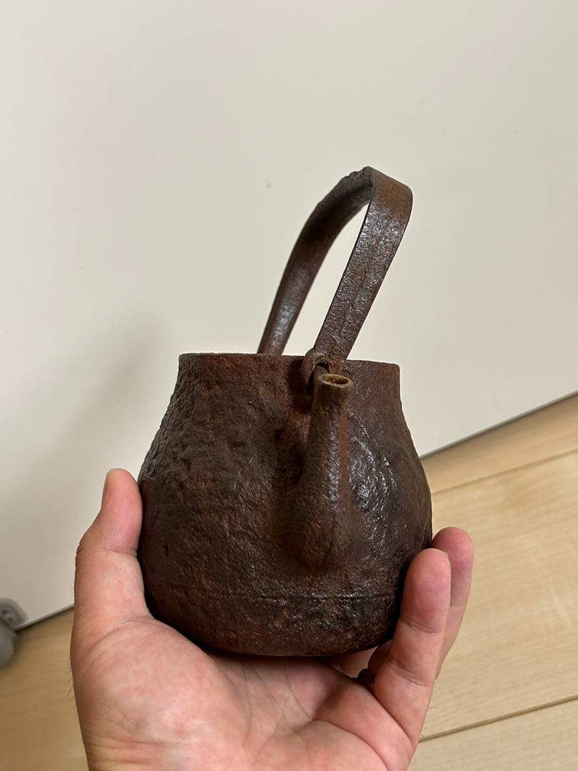 金寿堂造　麒麟文小豆鉄瓶　縦胴在銘煎茶道具容量500cc