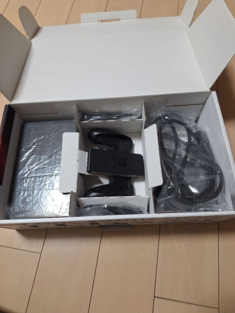 ニンテンドーSwitch 本体　純正ケース付