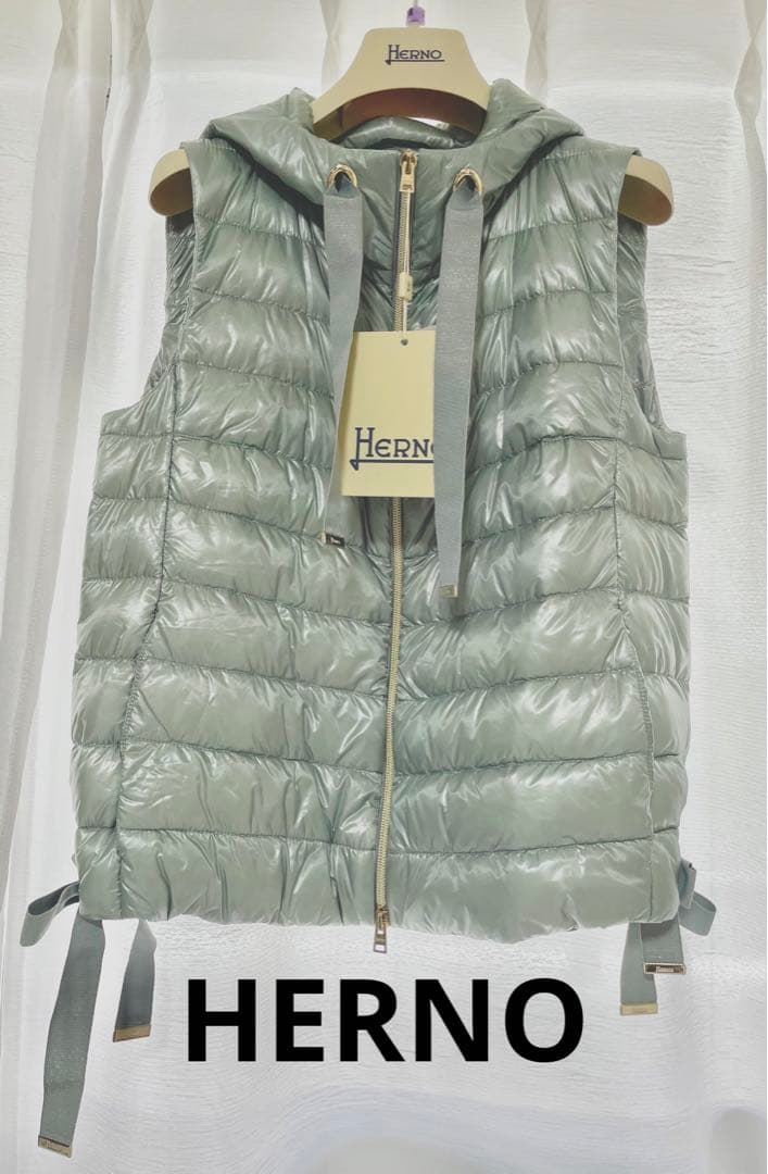 新品タグ付き　ヘルノ　ダウンベスト　レディース　ブルー　38