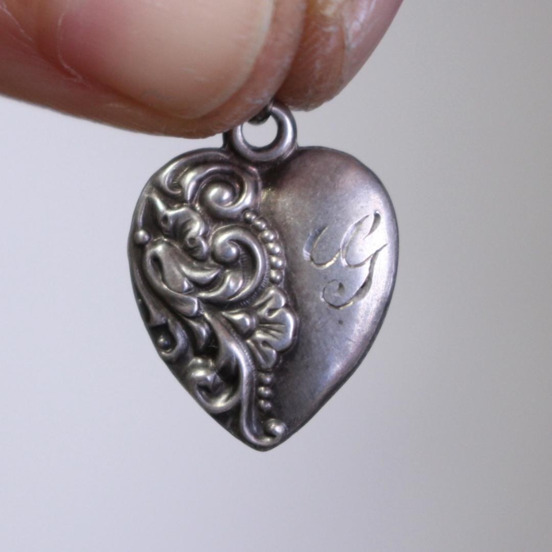 40s　スウィートハートジュエリー　波　スクロール　アールデコ　NAVY 古着に