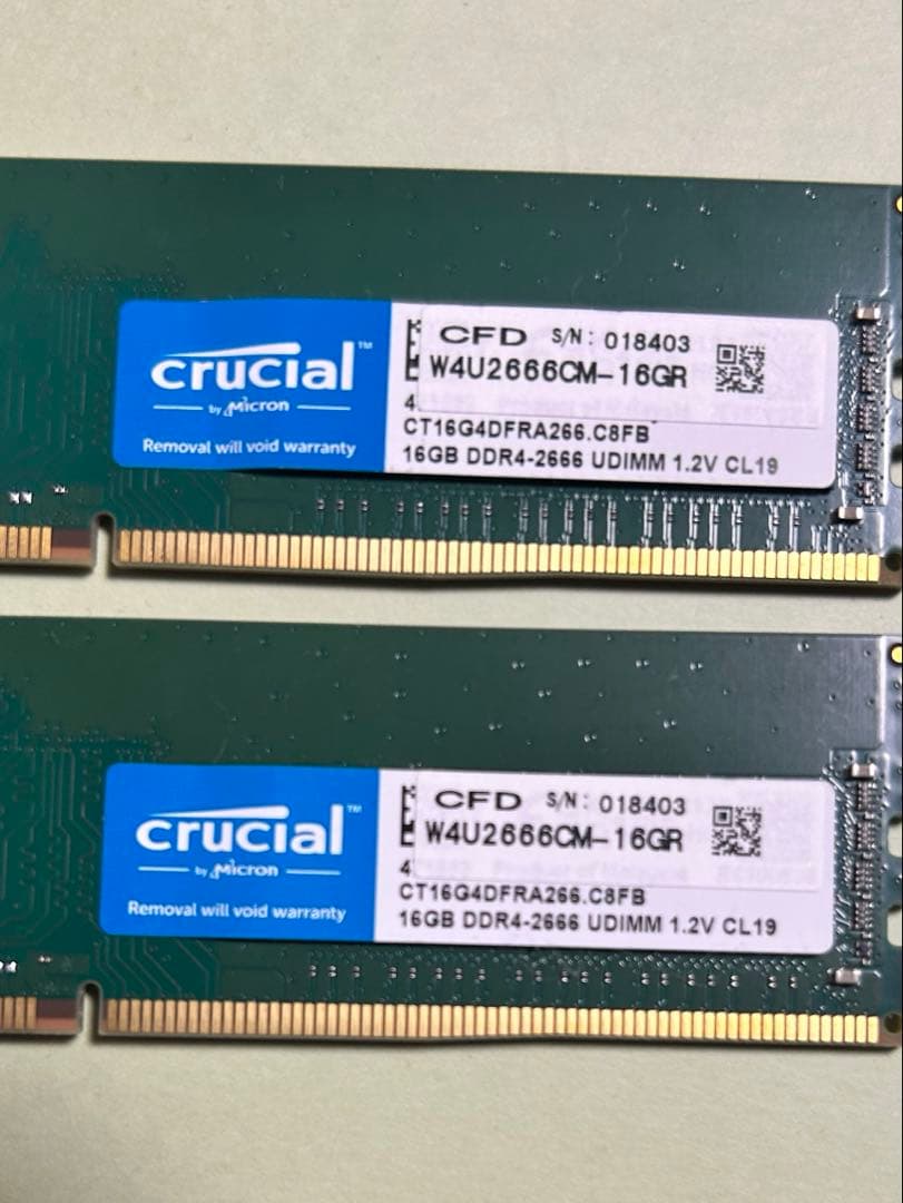 Crucial 16GBx2 DDR4メモリ、2666MHz、UDIMM。