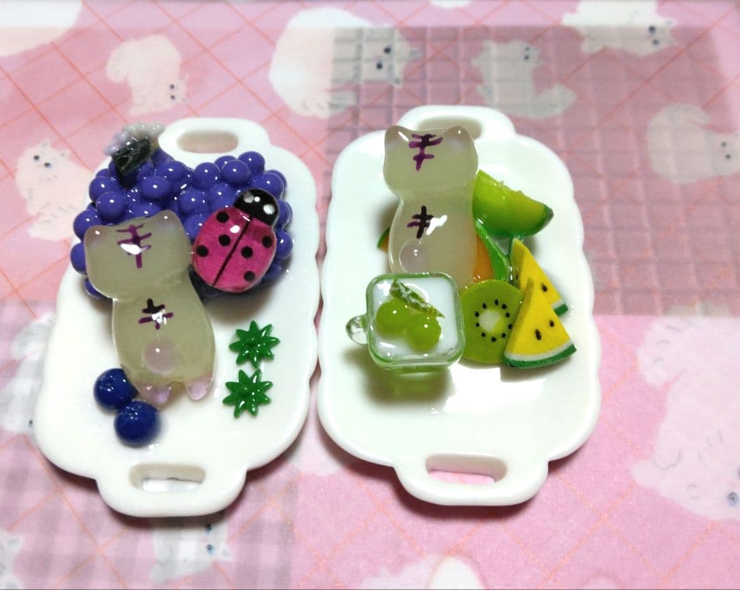 ぐで猫　蓄光　フェイクスイーツ　　　　　　　　　　　　　　フルーツ猫