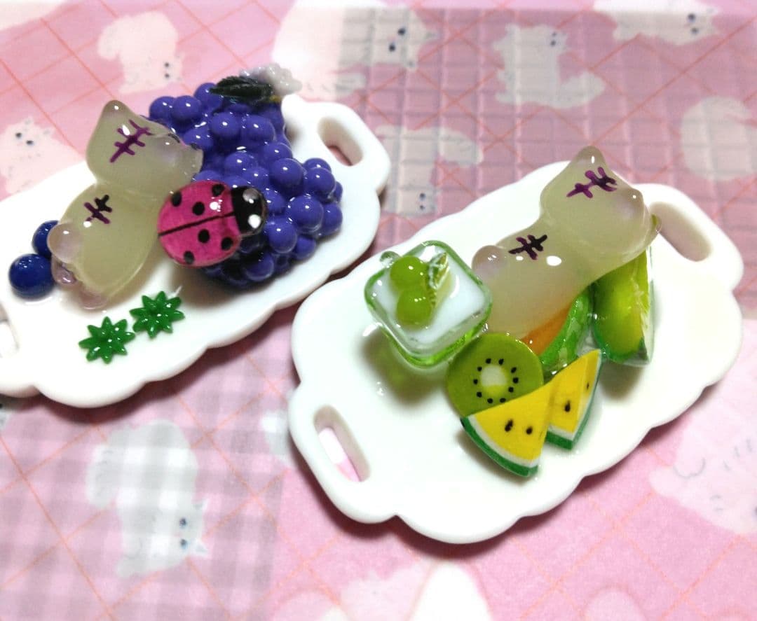 ぐで猫　蓄光　フェイクスイーツ　　　　　　　　　　　　　　フルーツ猫